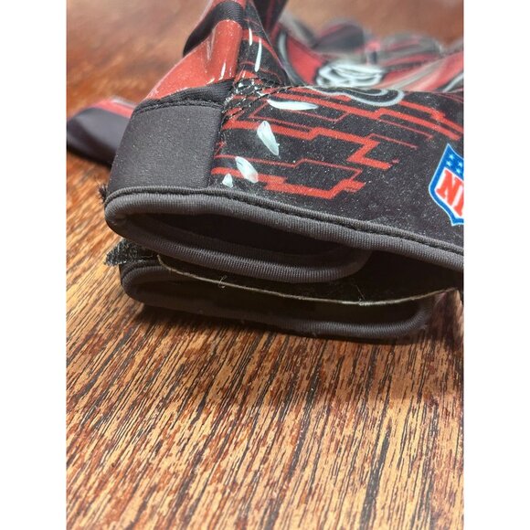 Tampa Bay Buccaneers NFL Team Logo Stretch Youth Receiver Gloves Black / Red - Picture 8 of 8